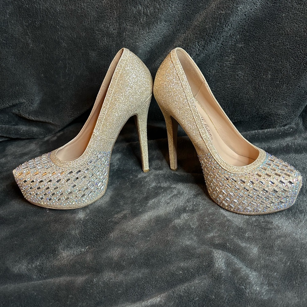 De Blossom Collection Size 7.5 Tan/Silver Rhinestone Pumps 5in heel - Picture 2 of 7